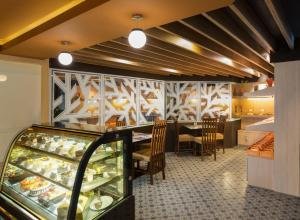 Restoran Horison Ultima Suites & Residences Rasuna Jakarta 2
